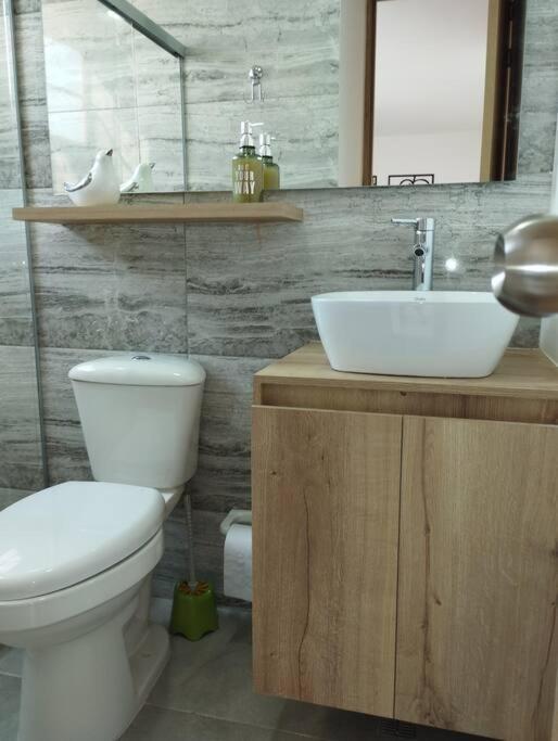 Apto Nuevo, Tranquilo,bonito,5 Min Plaza Principal Apartment *